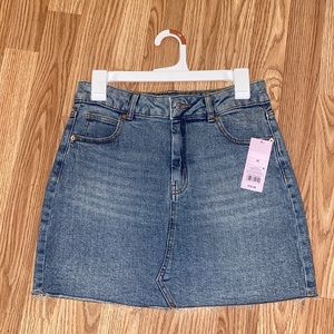 Medium blue denim skirt Size: 10 NEVER WORN